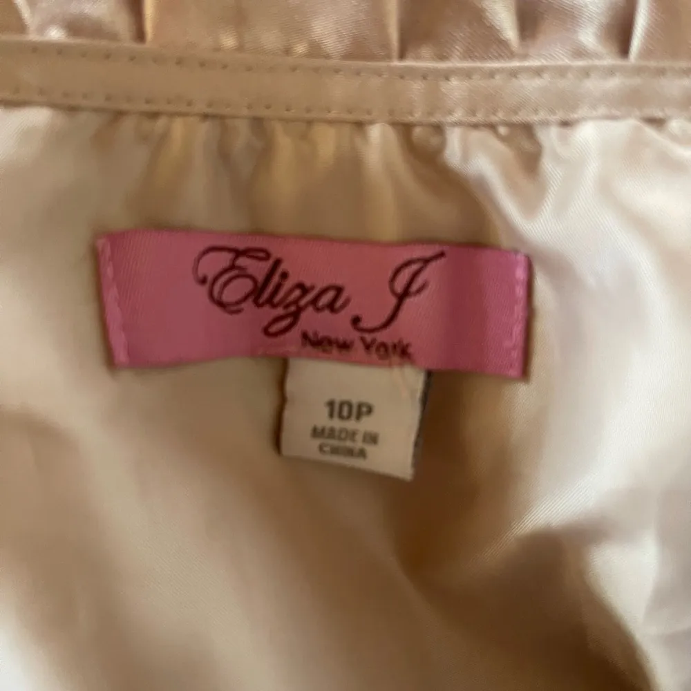 ELIZA J* CHAMPAGNE Gold
Ruffle Neck Cocktail Dress size 10P - Image 5