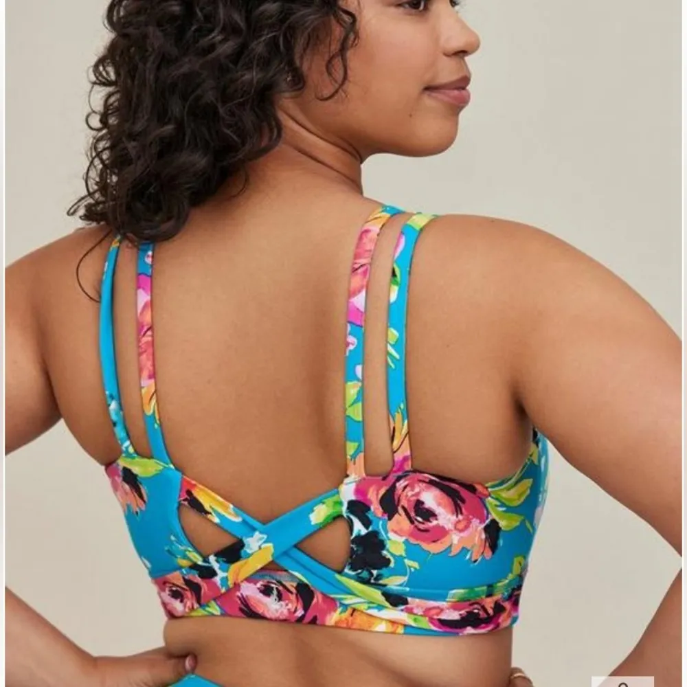 Torrid  low impact twist back wireless sports bra 2X - Image 3