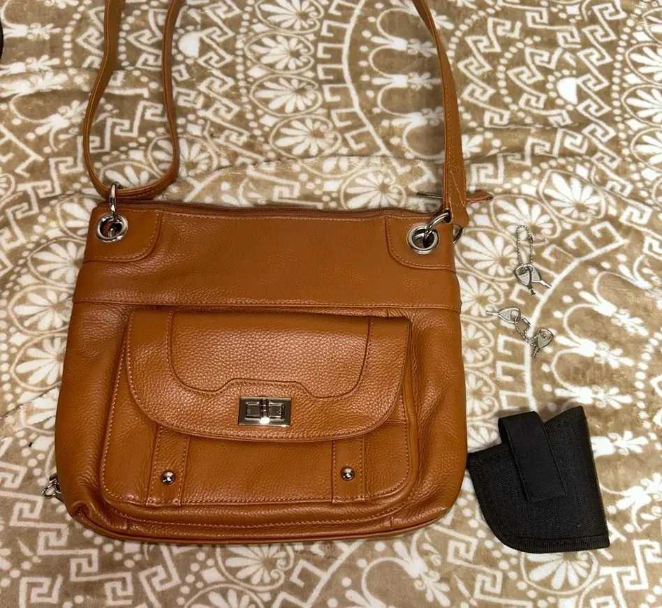 Roma Leathers R or L Lock, 4 Keys Concealed Carry Crossbody - Tan - Image 1