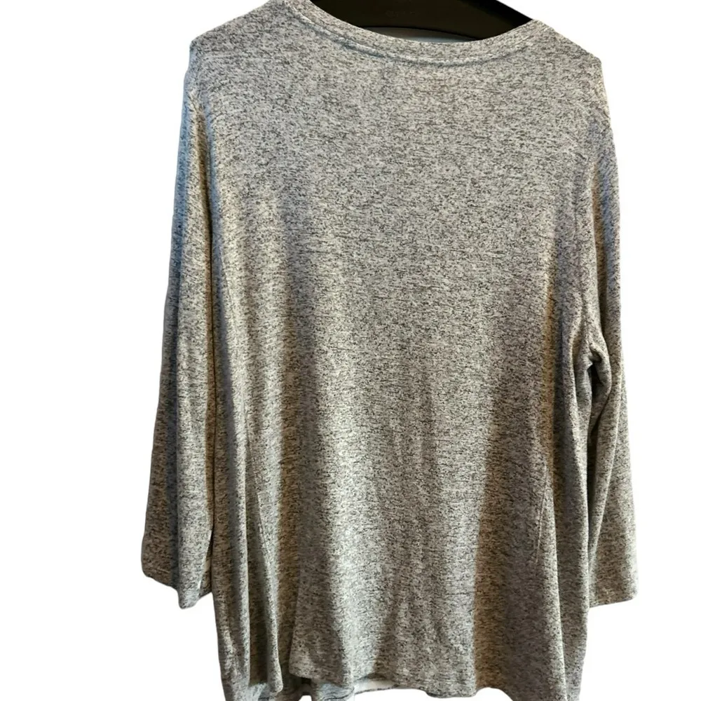 Sunday Dress barn‎ XL soft, long sleeve, V-neck shirt - Image 6