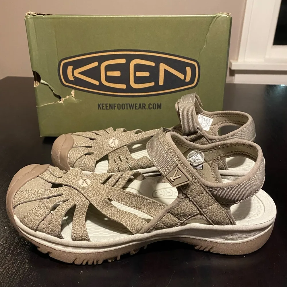 Keen “Rose” adventure sandle in brindle/shitake size 8.5 wide. Velcro straps - Image 7