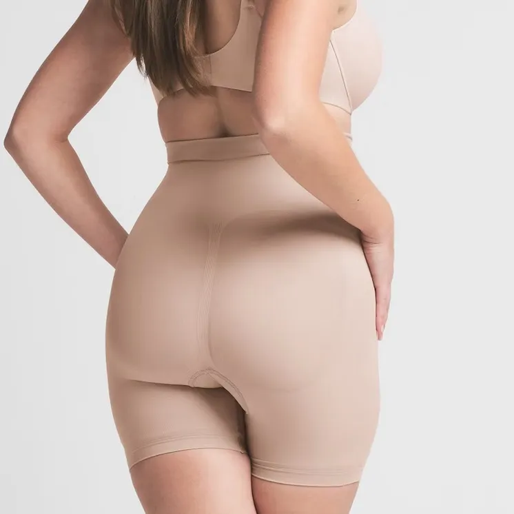 NWOT Skims Seamless Sculpt Mid Thigh Short Nude size Small - Image 2