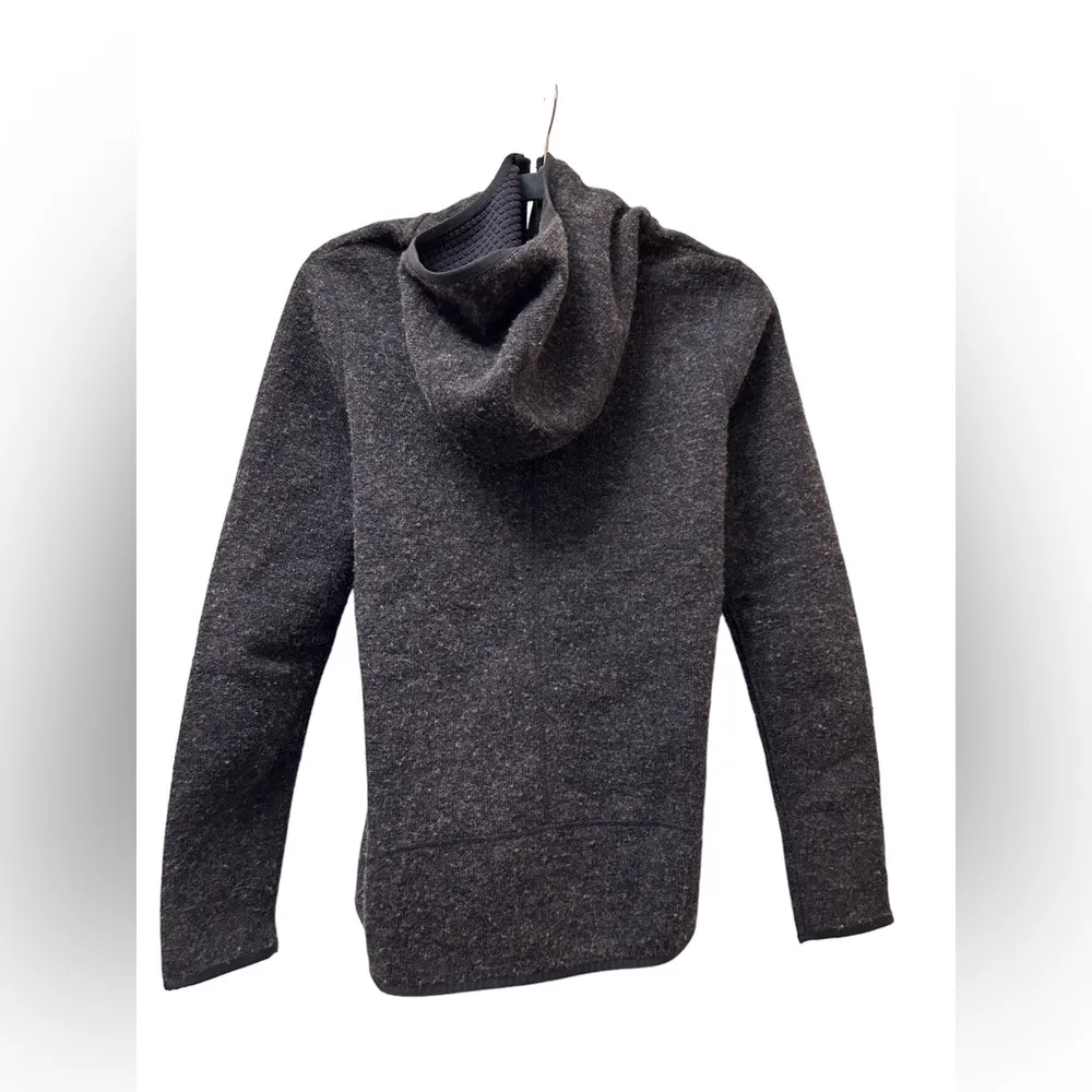 Mountain Hardwear  navy jacket - Image 2