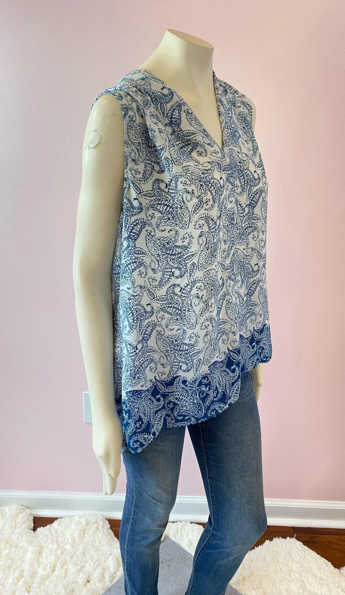 Sleeveless Blue Paisley Top - Image 3