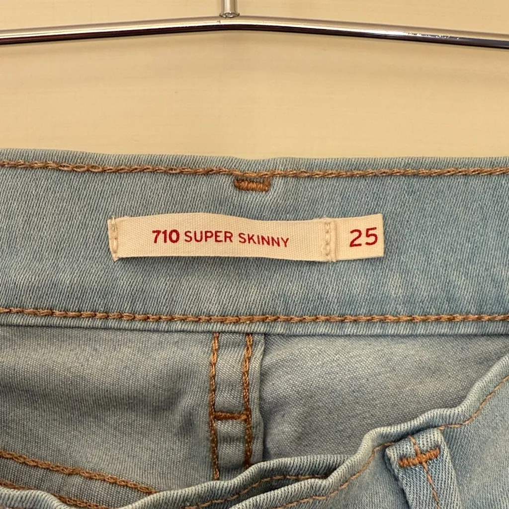 Levi's 710 25” Waist Light Blue Skinny Jeans - Image 3