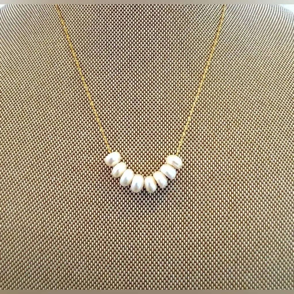 Elegant Gold and White Pearl Necklace - Image 2