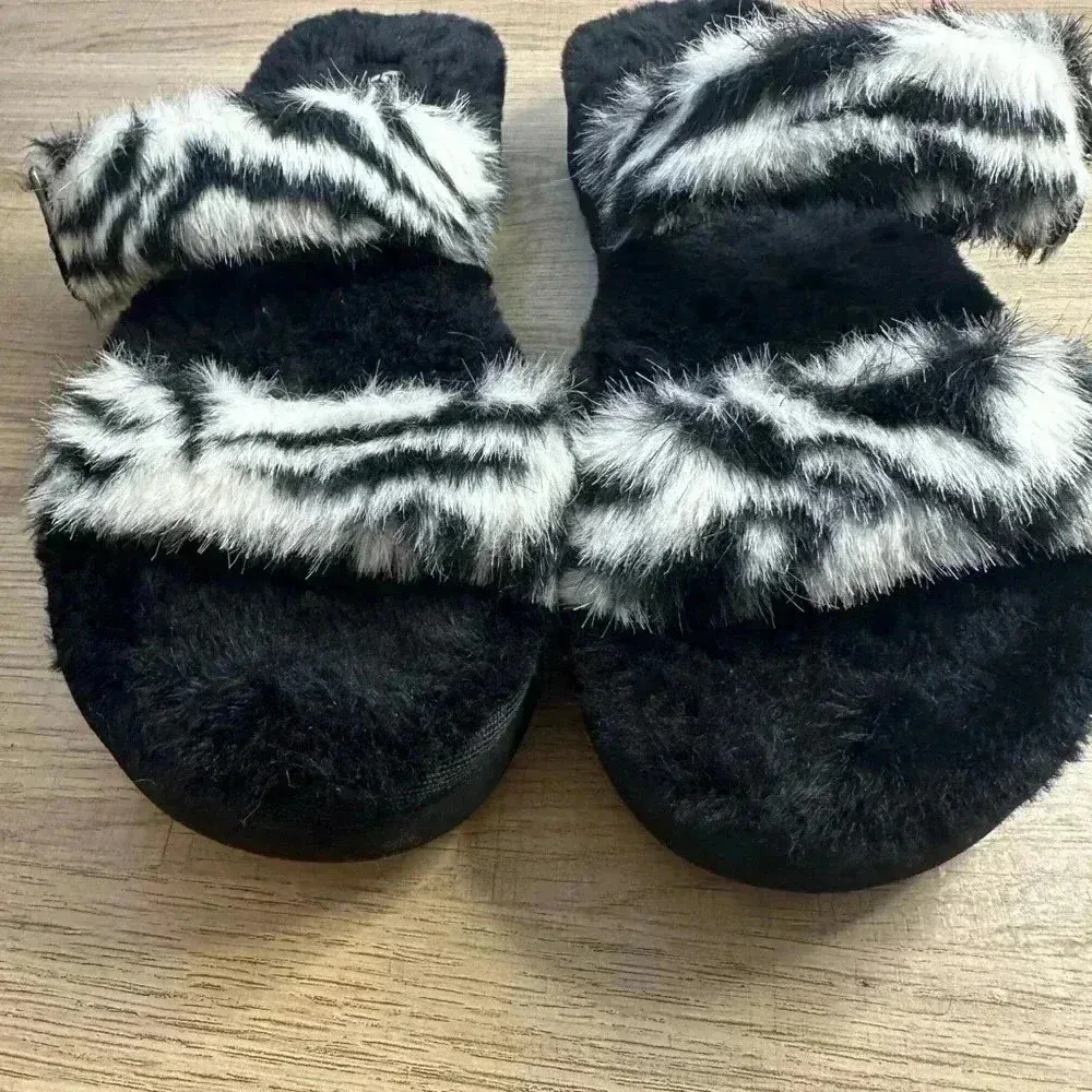 KOOLABURRA BY UGG ZEBRA SLIDES Black Size 8 - Image 5