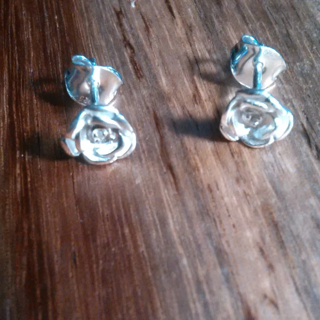 Diamond Accent Sterling Silver Floral Design Stud Earrings - Image 2