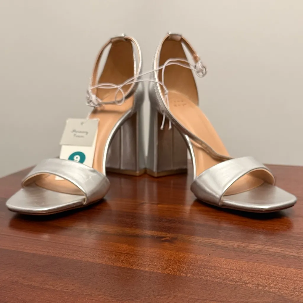 A new day woman’s Shelly Elegant Silver Block Heel Sandals New size 9 - Image 3