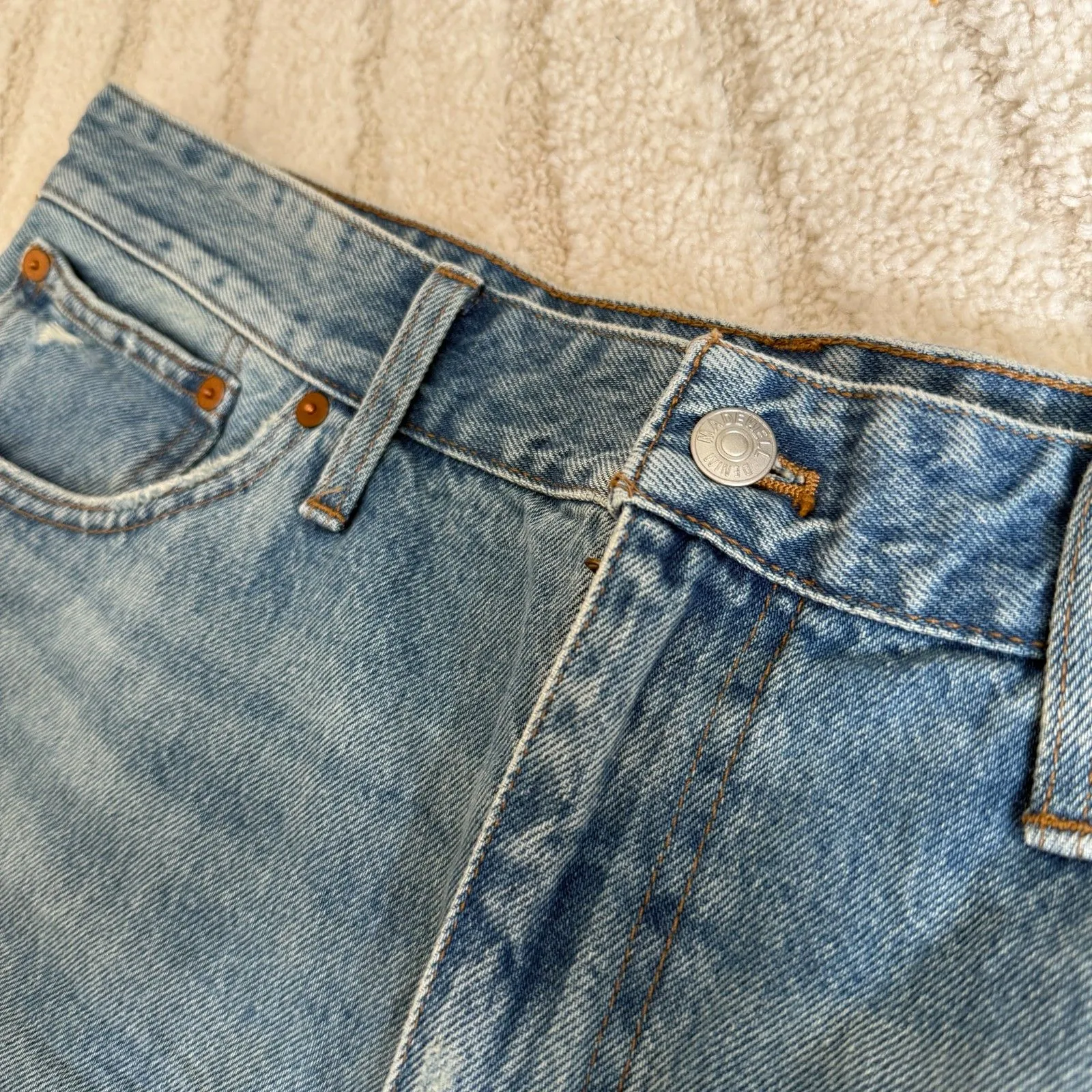 Madewell Relaxed Denim Shorts in Renfield Wash: Destructed Edition Size 32 - Image 2