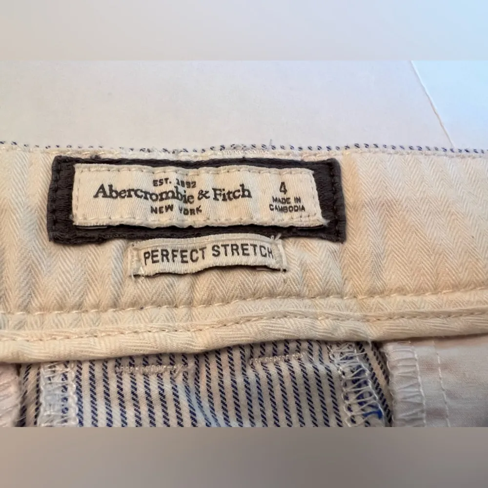 Blue and White Striped Perfect Stretch Shorts Size 4 - Image 4