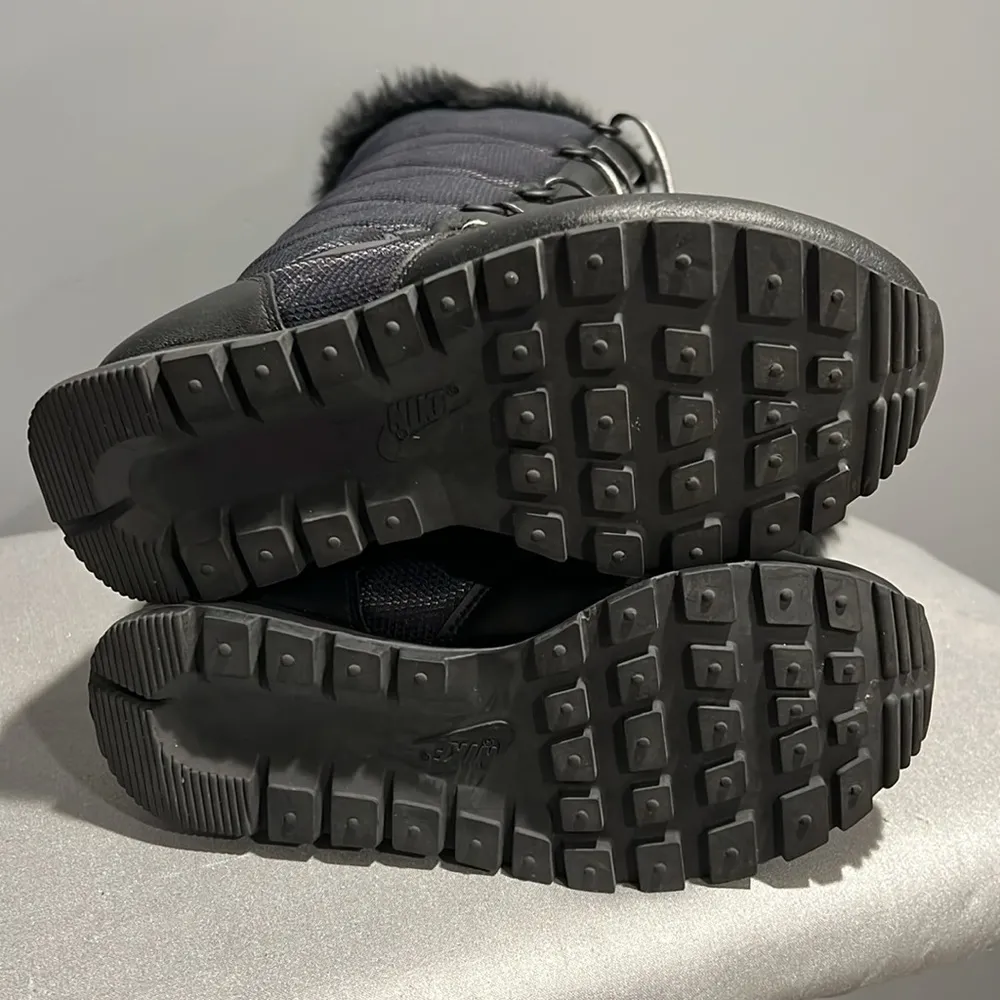 Nike ‎ winter boots . Size 5 - Image 5