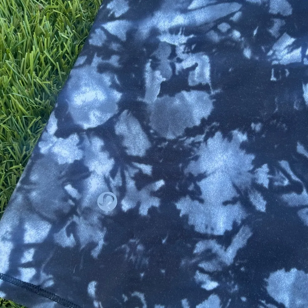 Lululemon Rise & Flow Tank Top - Image 2