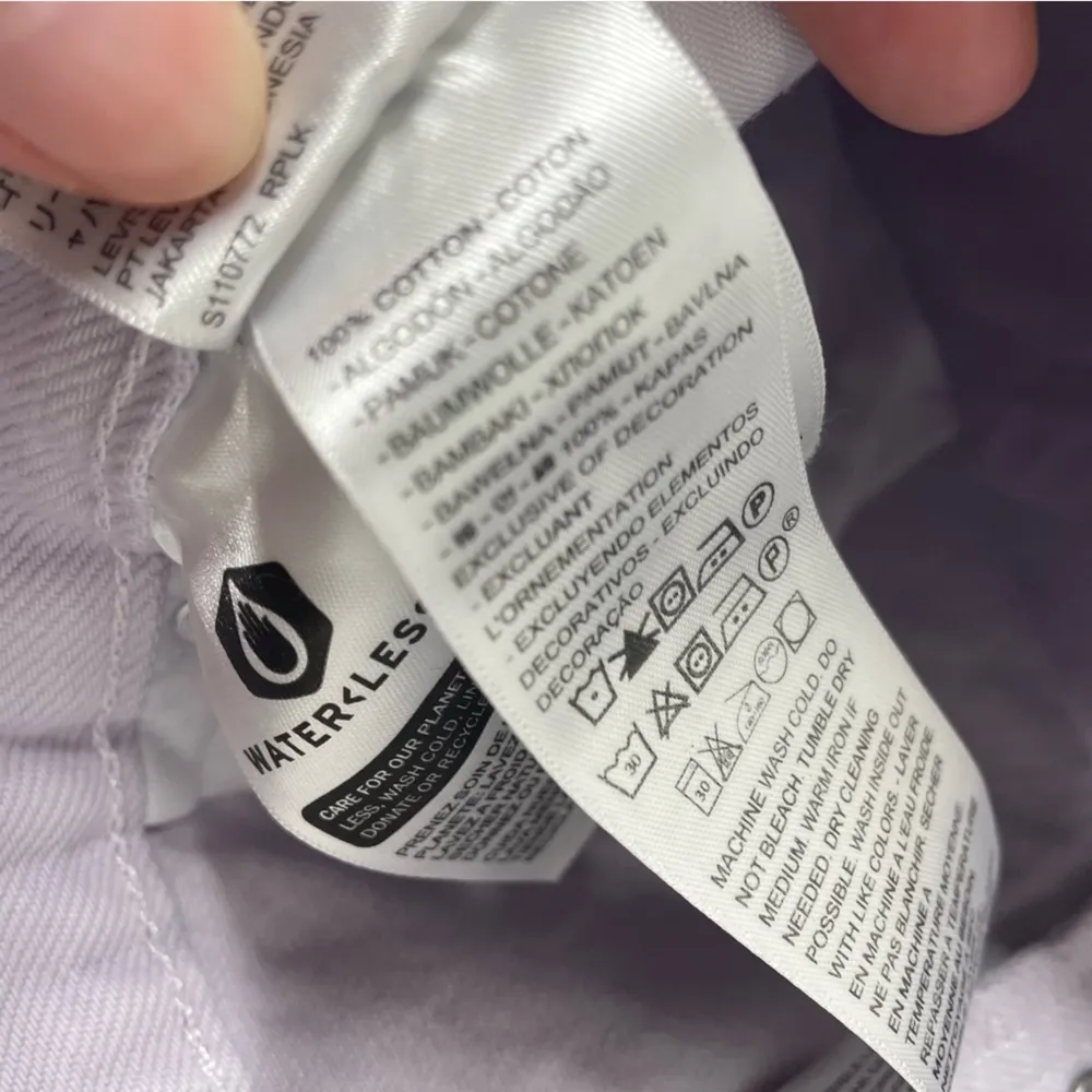 NEW Levi’s 501 High Rise Shorts Raw Hem Size 32 - Image 5