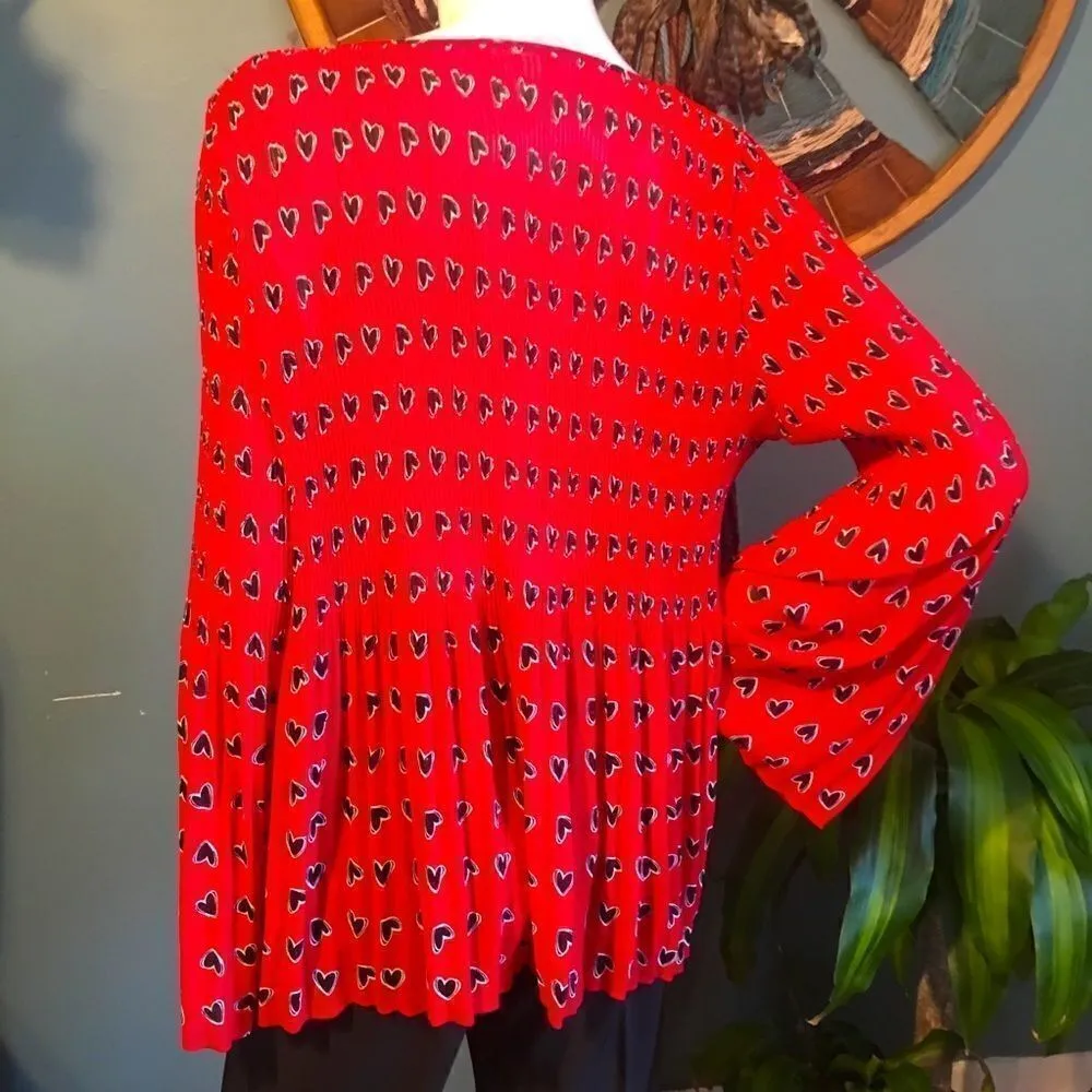 Gorgeous Accordion Bell sleeve heart ♥️ print top - Image 6