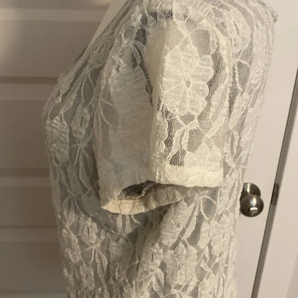 Bordeuax| Grey/cream short sleeve, scoop neck top with lace overlay - Image 4