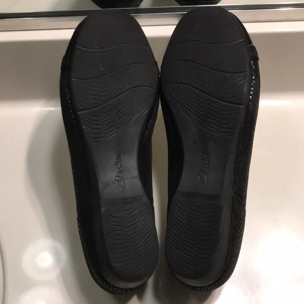 Clarks Women’s Metallic Snakeskin Faux Suede Soft Cushion Buckle Hardware Flats - Image 8