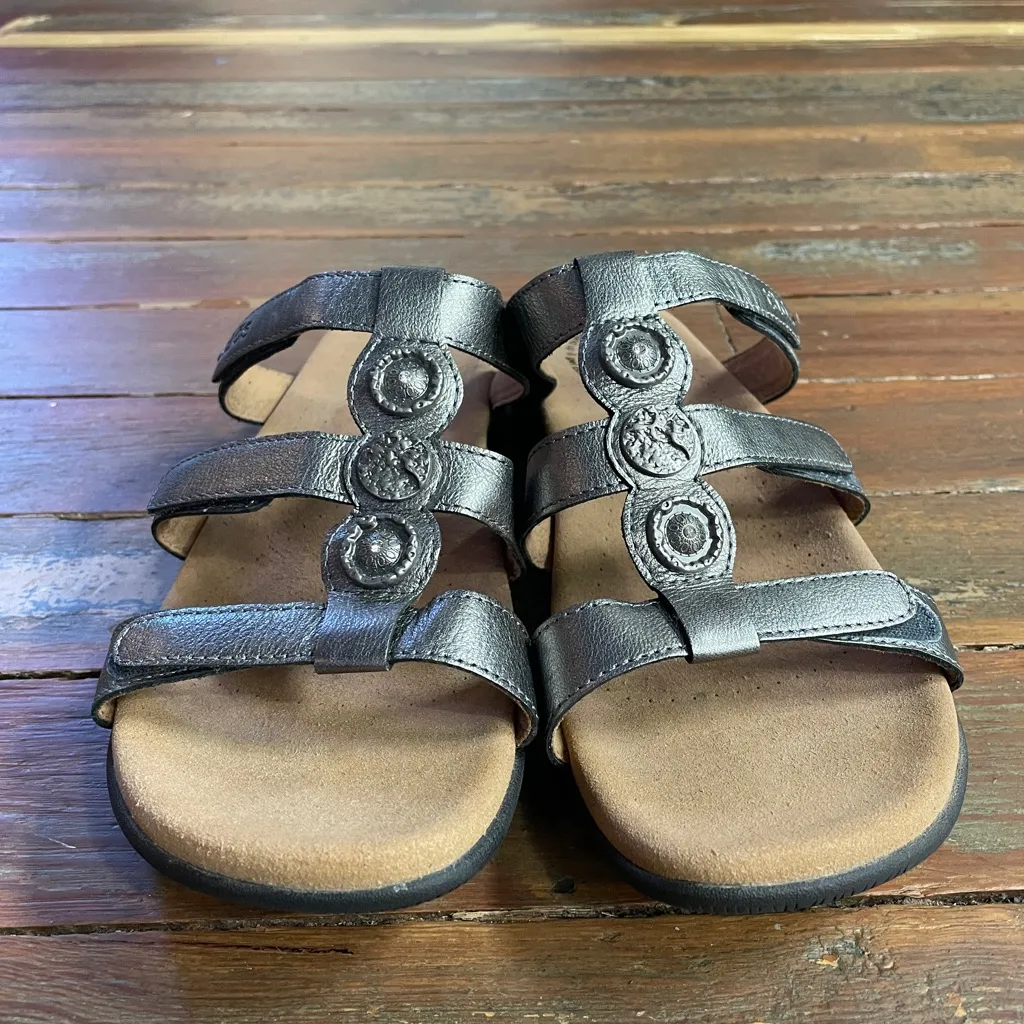 Taos Prize Leather Sandal w Adjustable Straps in Pewter - Image 3