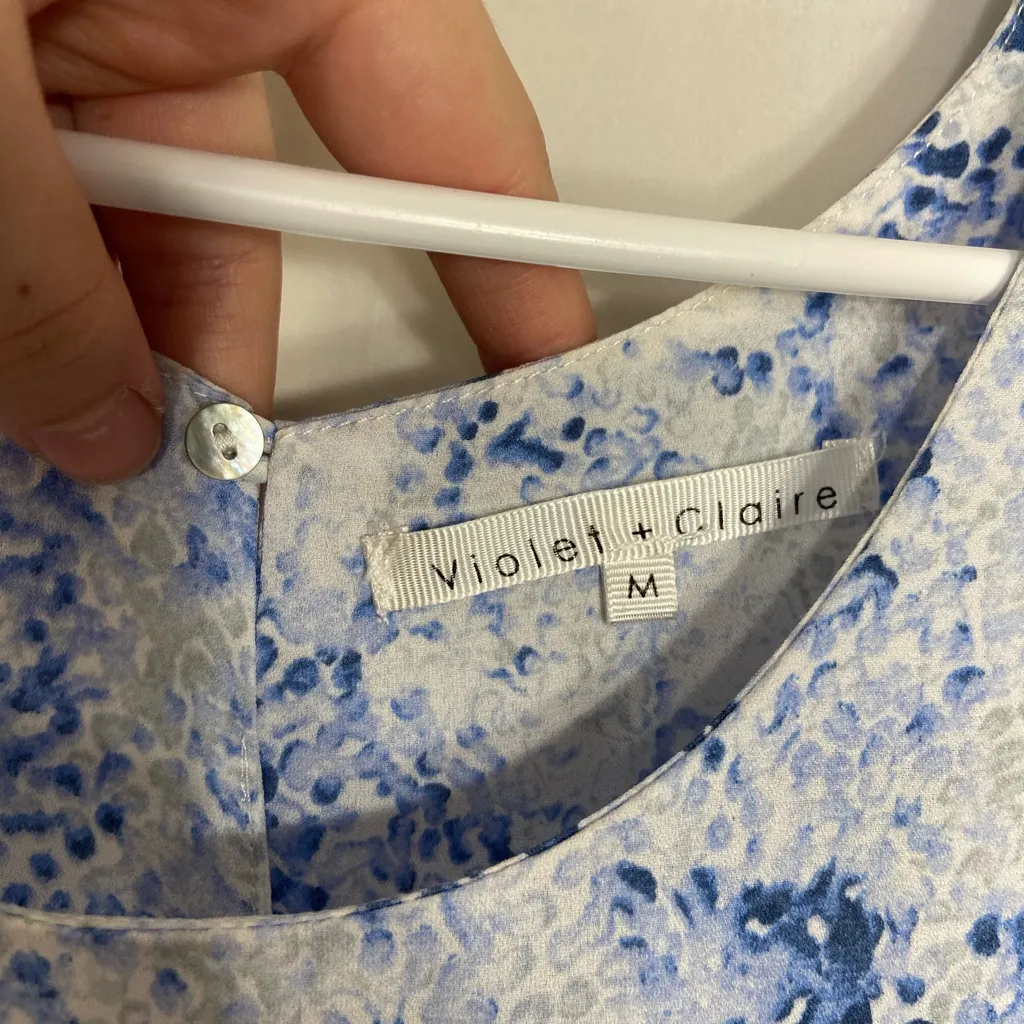 NWOT Violet & Claire women’s bluish purple white print sleeveless blouse top‎ M - Image 3