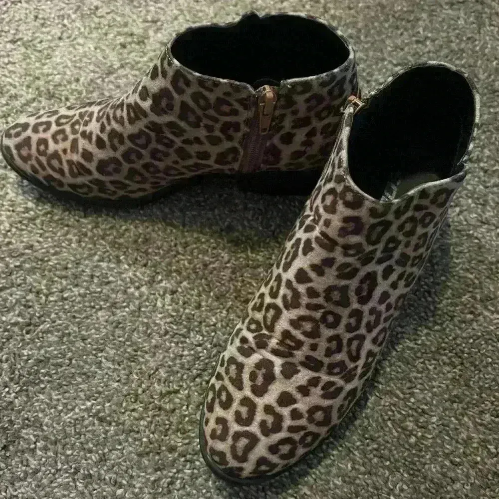 Soda Women's Round Toe Western Ankle Bootie Cheeta Print Booties - Image 3