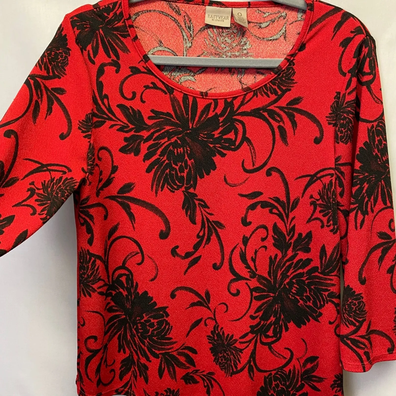 Chico's Easywear Red Black Floral Print 3/4 Sleeve Knit Top Women's Size 0 - Image 4