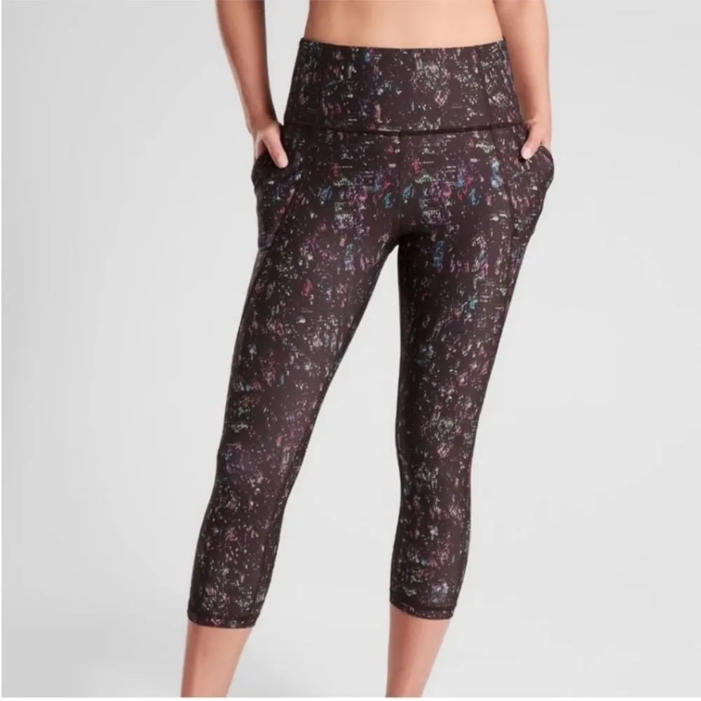 Athleta  LIGHTNING CITY LIGHTS CAPRI Leggings Black Multi Size Small - Image 11