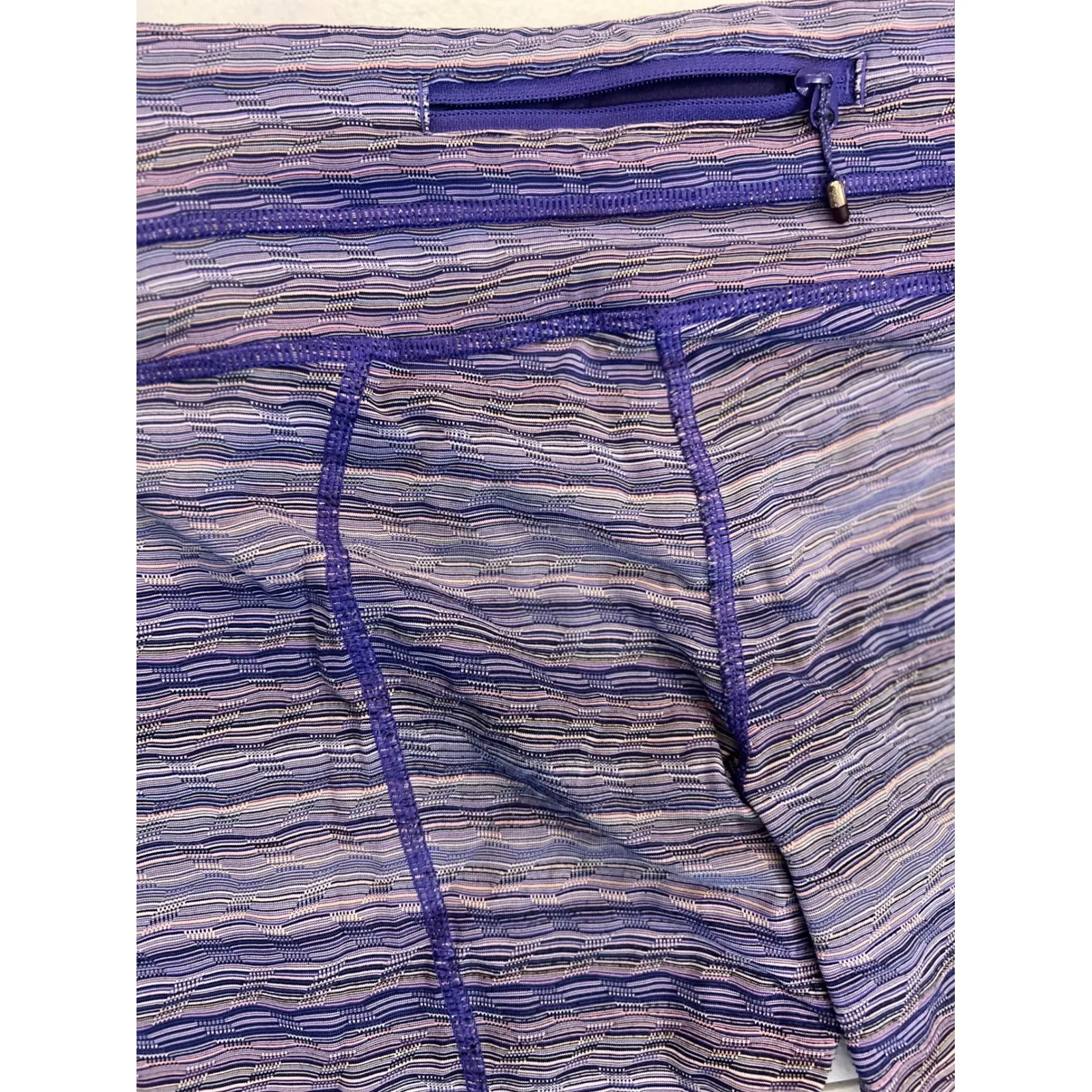 Lululemon Run‎ Inspire Crop II Luxtreme Purple Pink Striped Yoga Running Size 6 - Image 11