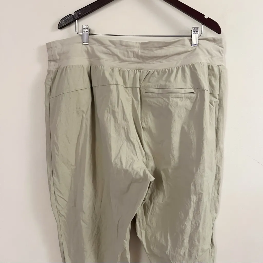 Athleta Trekkie North Joggers Hiking Ecru Khaki Color Elastic Waist Size 20 - Image 7