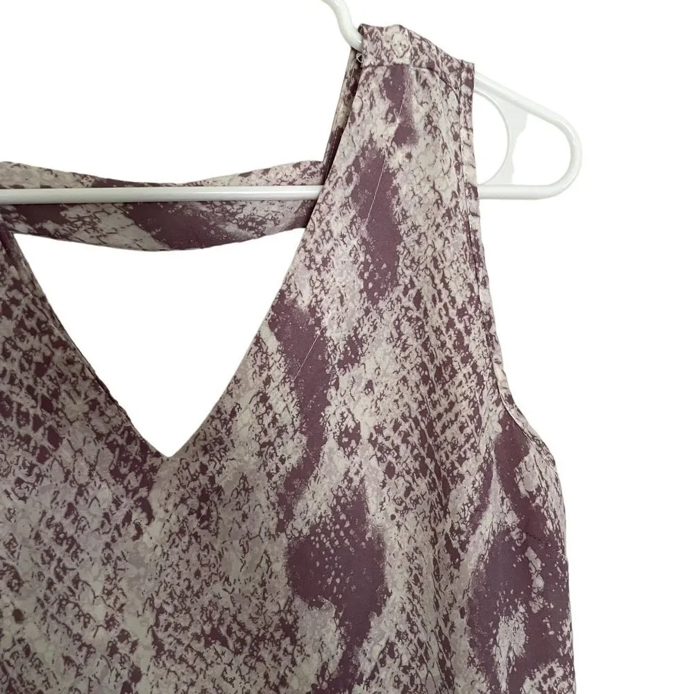 Maurices purple and white lightweight v-neck summer top geometric design - Image 2