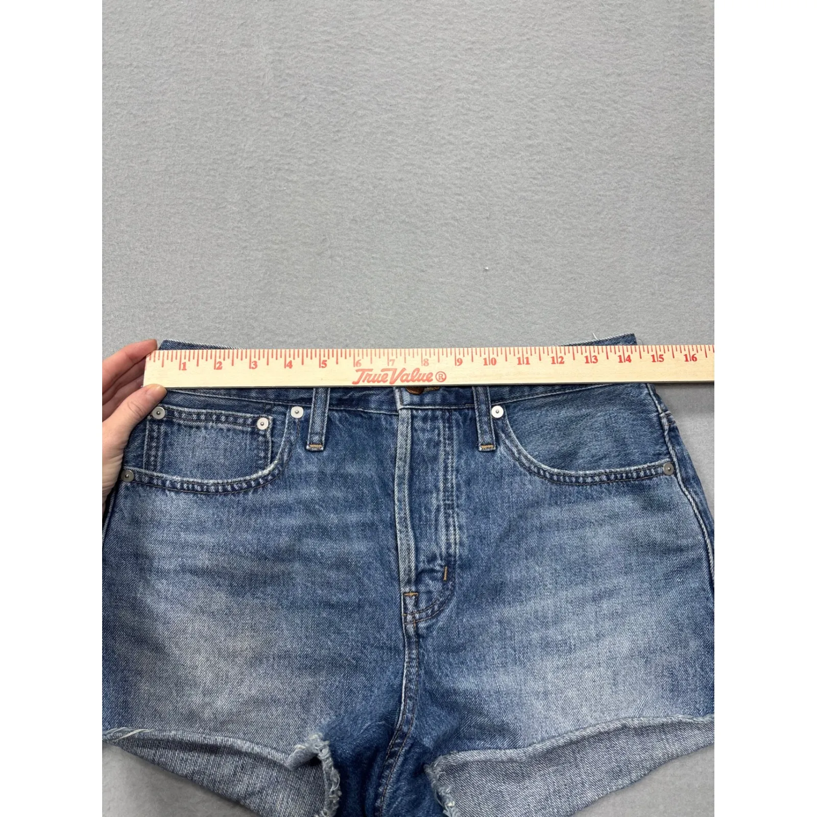 Madewell Relaxed Denim Shorts Womens Size 26 Blue Wash Distressed‎ Raw Hem - Image 10