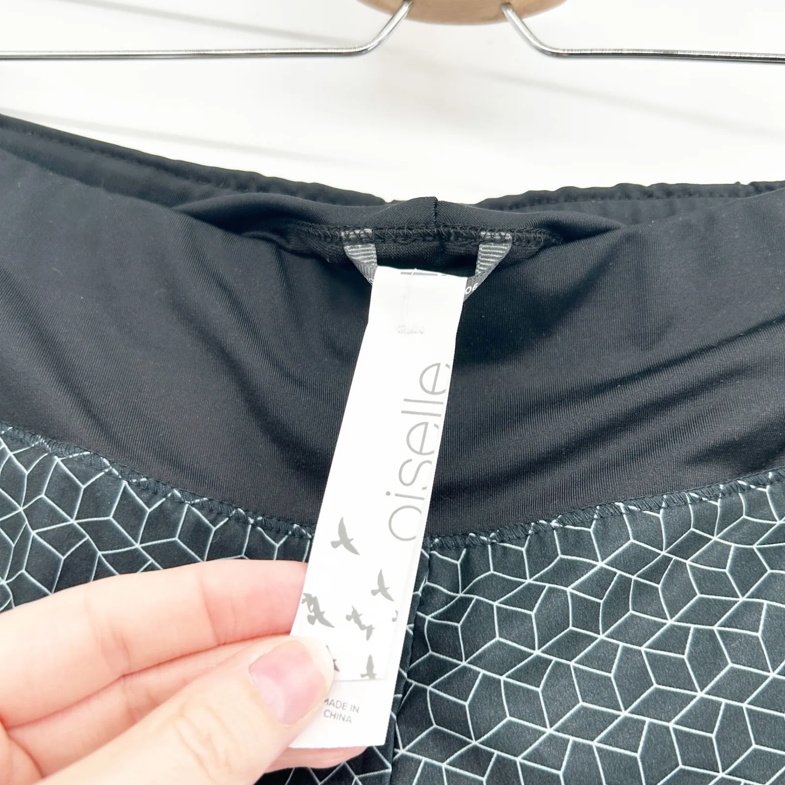 Oiselle Womens Rogas Running Shorts Geometric Print Athletic Gym Workout Size 6 - Image 4