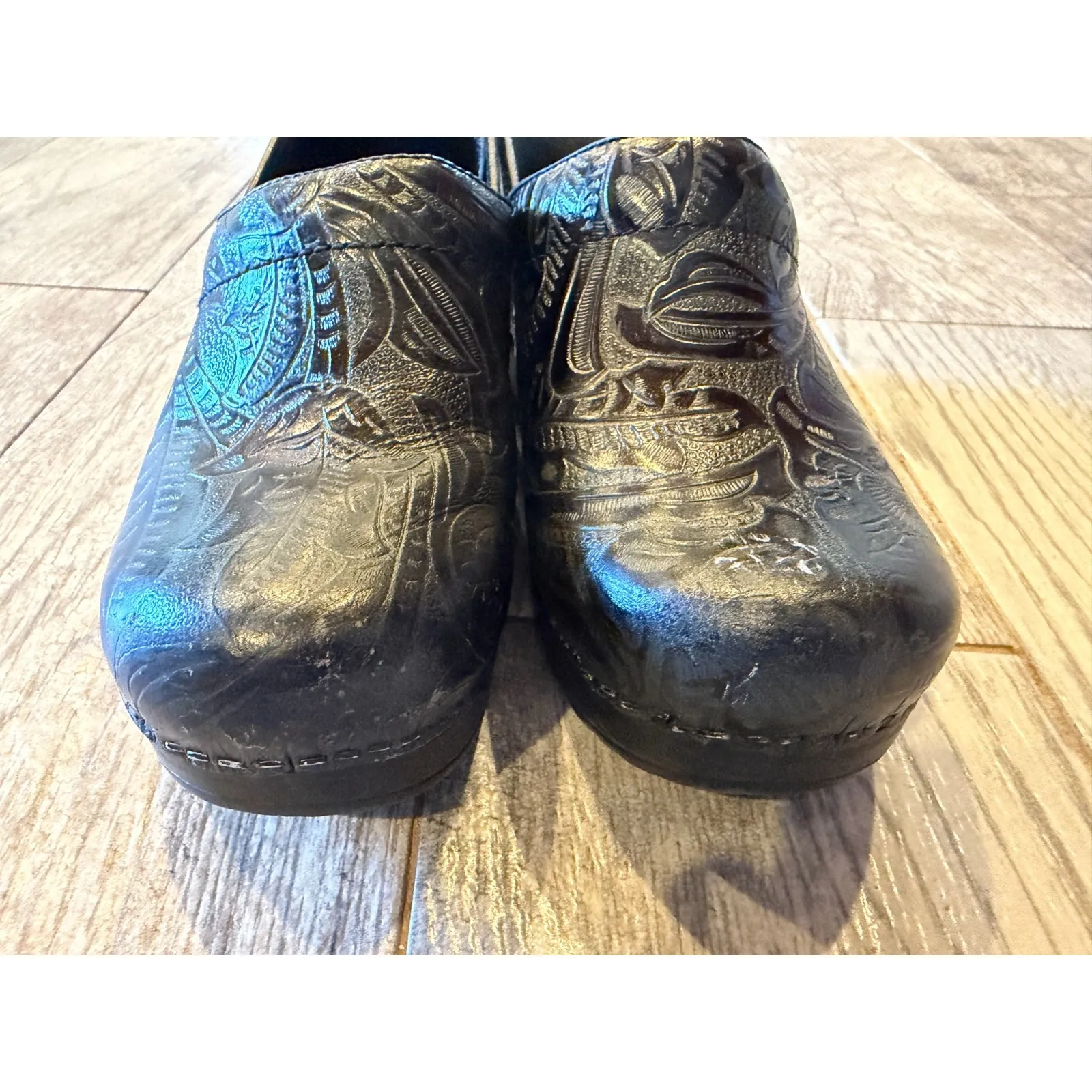 Dansko Tooled Leather Clogs Size 38 size 7.5 8 Mules Womens Professional Shoes - Image 2