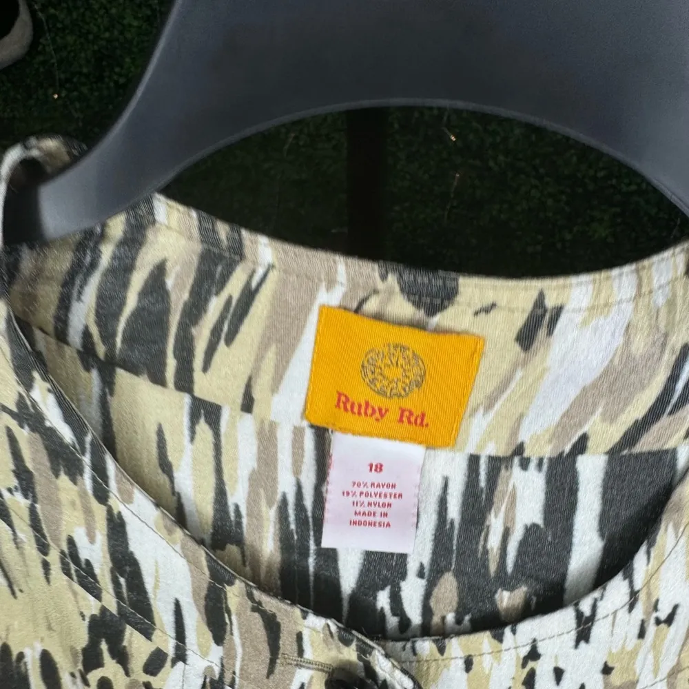 Ruby Red Button Down Jacket With 3 Pockets Black Size 18 - Image 6