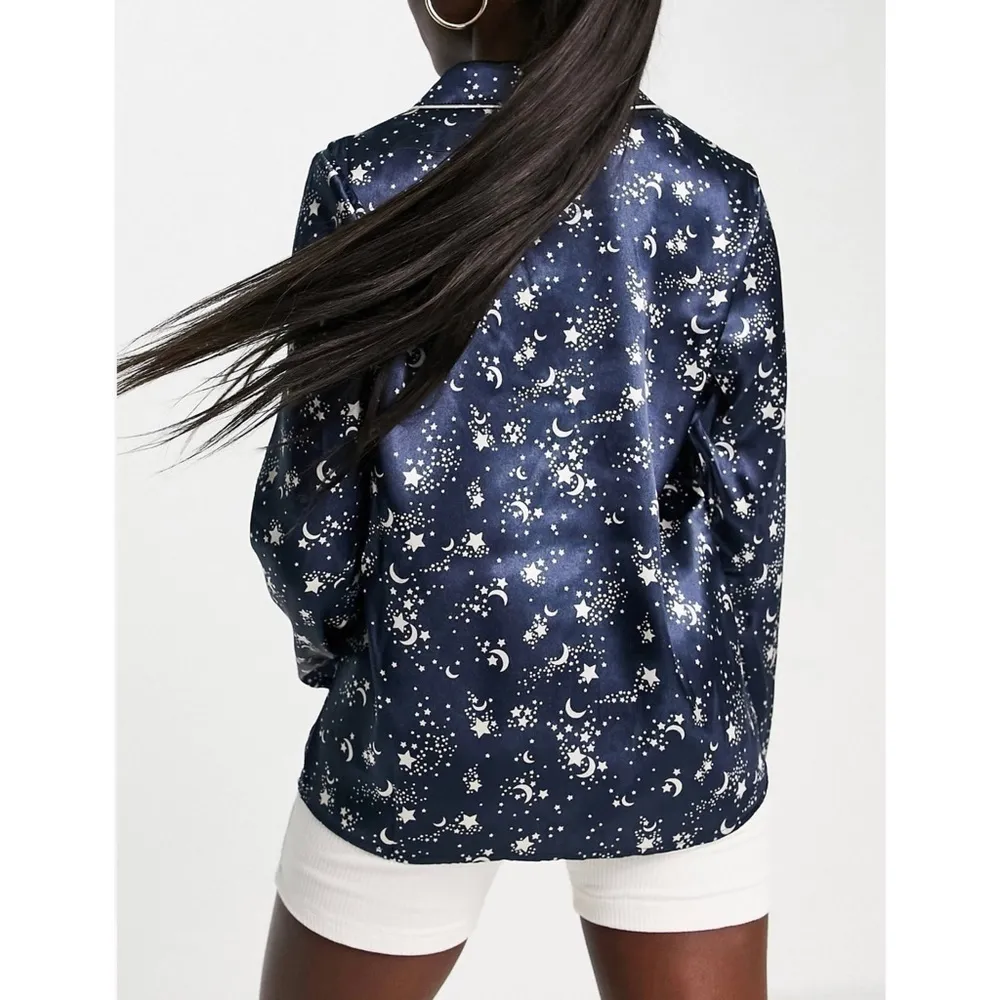 Vero Moda Navy Satin Cosmic Star Print Pajama Top Long Sleeve Shirt Sz M - Image 2