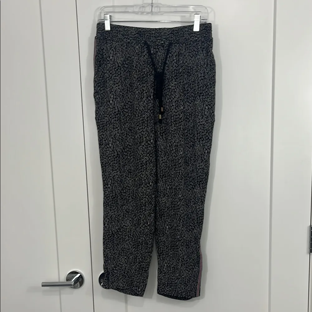Anthropologie ett:twa Small Black, Gray Floral Print Track Stripe Crop Joggers - Image 5