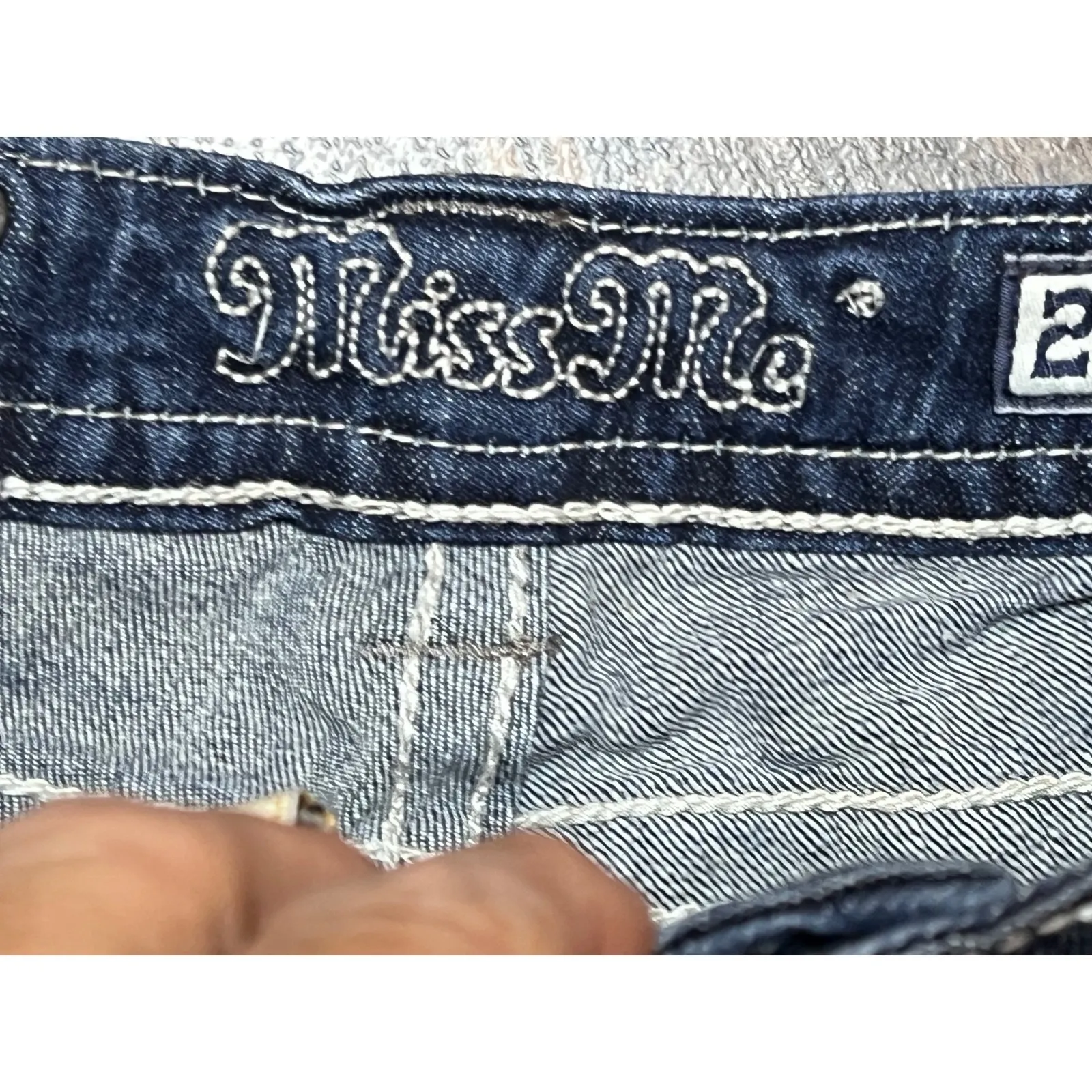 Miss Me Jeans Womens Size 26 Aztec Bling Distressed Denim Shorts Frayed Hem 2.5" - Image 5