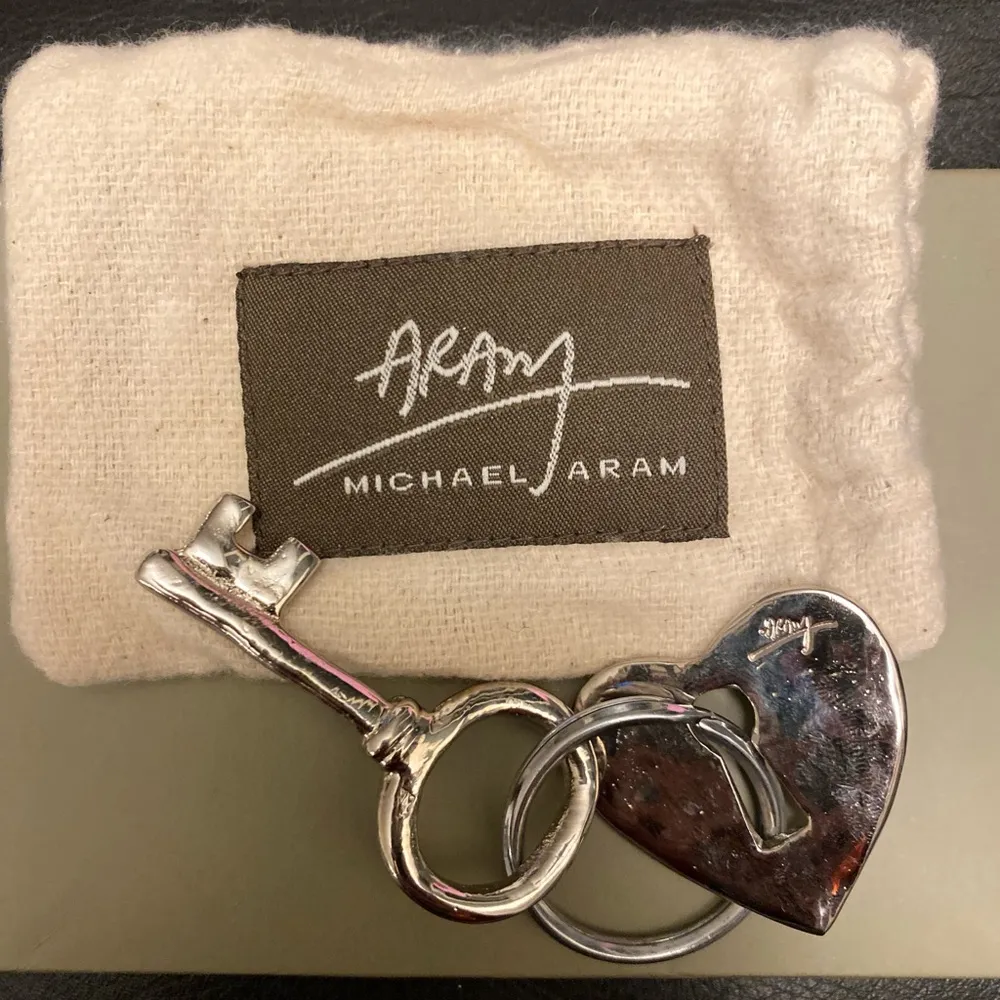 Michael Aram Key to My Heart Keychain Silver - Image 5