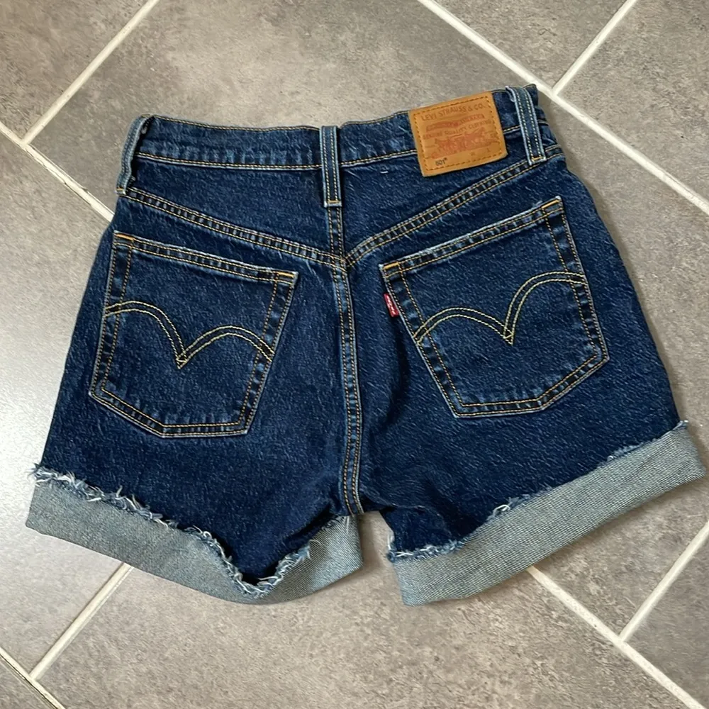 Levi’s High Rise 501 Button Fly Jean Shorts size 25 - Image 3