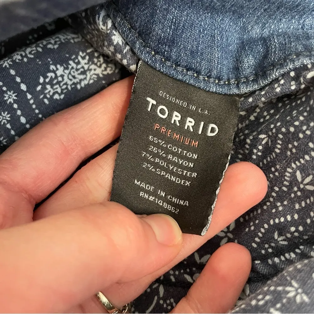 TORRID Plus Size Crop Jegging Premium Stretch Light Wash Ripped Cropped Ankle 20 - Image 7