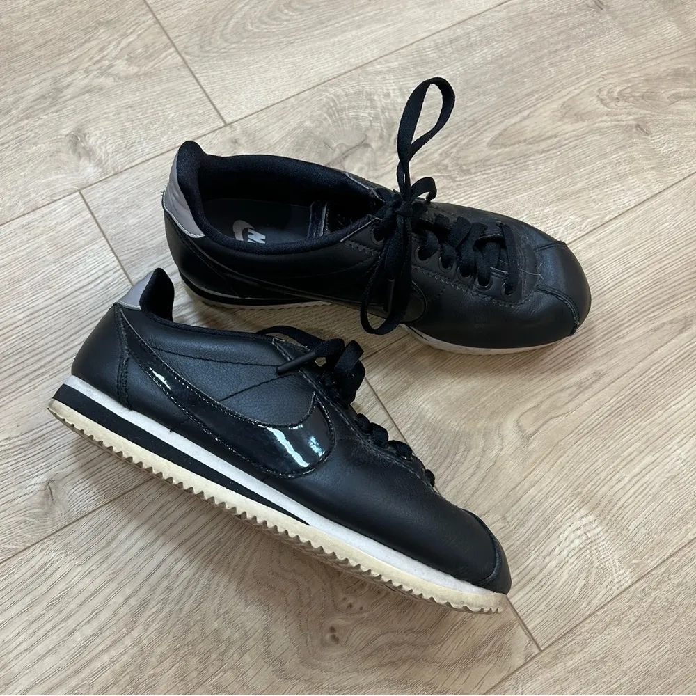 Nike Cortez black and white size 7.5 - Image 4