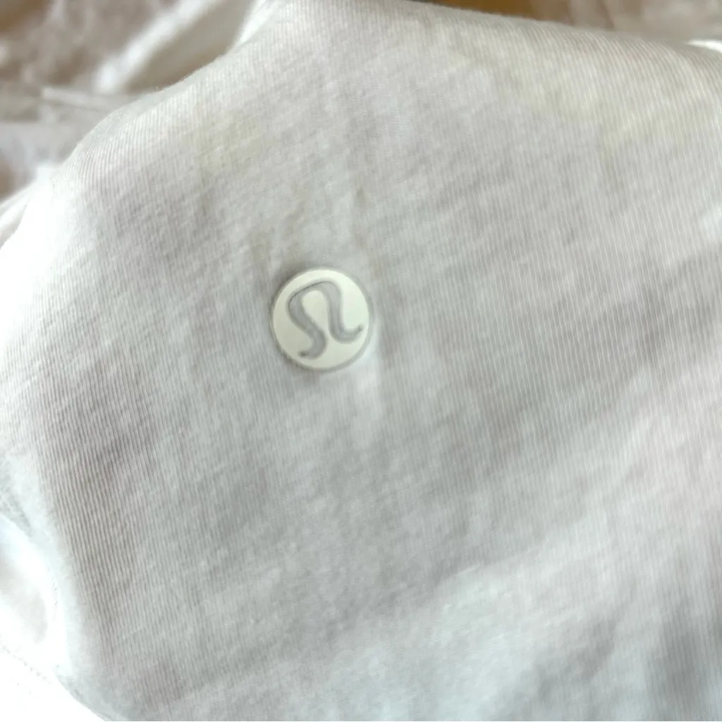 Lululemon Acadia Long Sleeve Solid White
High-Low Swing Tee. Probable Small. - Image 7