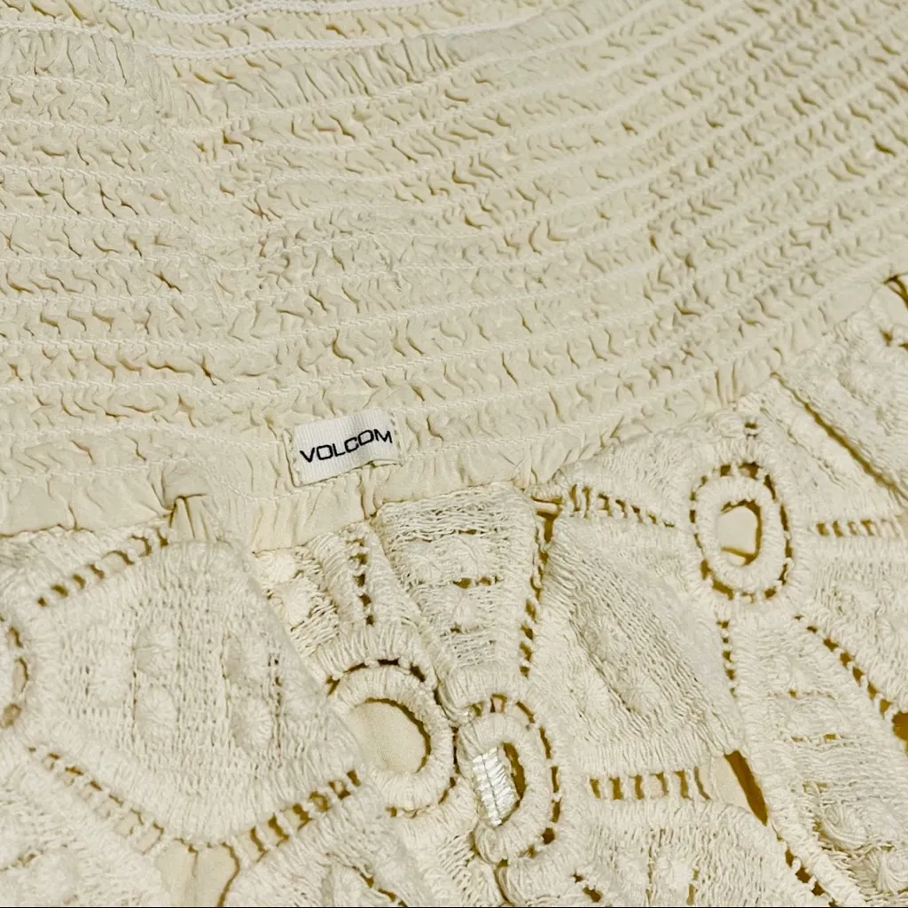 Volcom Crochet Scalloped Lace Shorts  S - Image 6