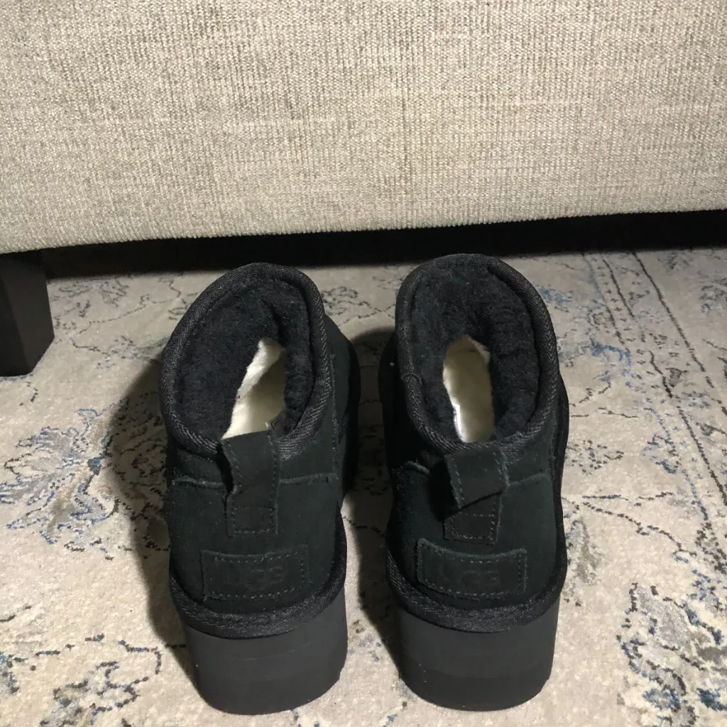 UGG Classic Mini Platform Boots In Black - Image 9