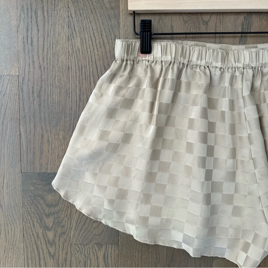 NWOT Lunya Washable 100% Silk Checkered Jacquard Silk Shorts in Golden Tan Large - Image 6