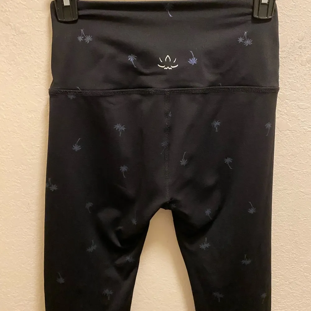 Beyond Yoga Black Palm Tree Leggings Size XS - Image 10