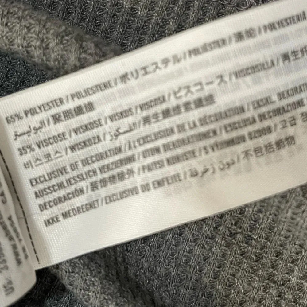 HOLLISTER thermal boyfriend semi-cropped long sleeve top XS - Image 4