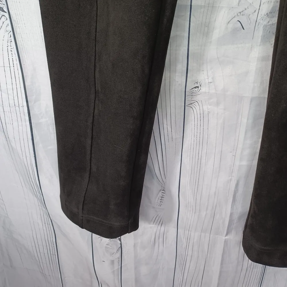 Andrew Marc Women`s Black Mid-Rise Stretch Faux Suede Leggings Front Seams Sz.XL - Image 4