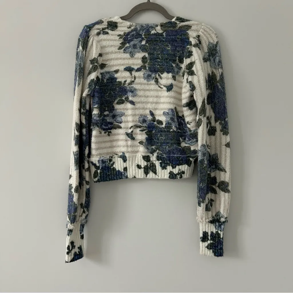 Free People Bed Of Roses V Neck Ivory Blue Floral Cropped Sweater S - Image 3