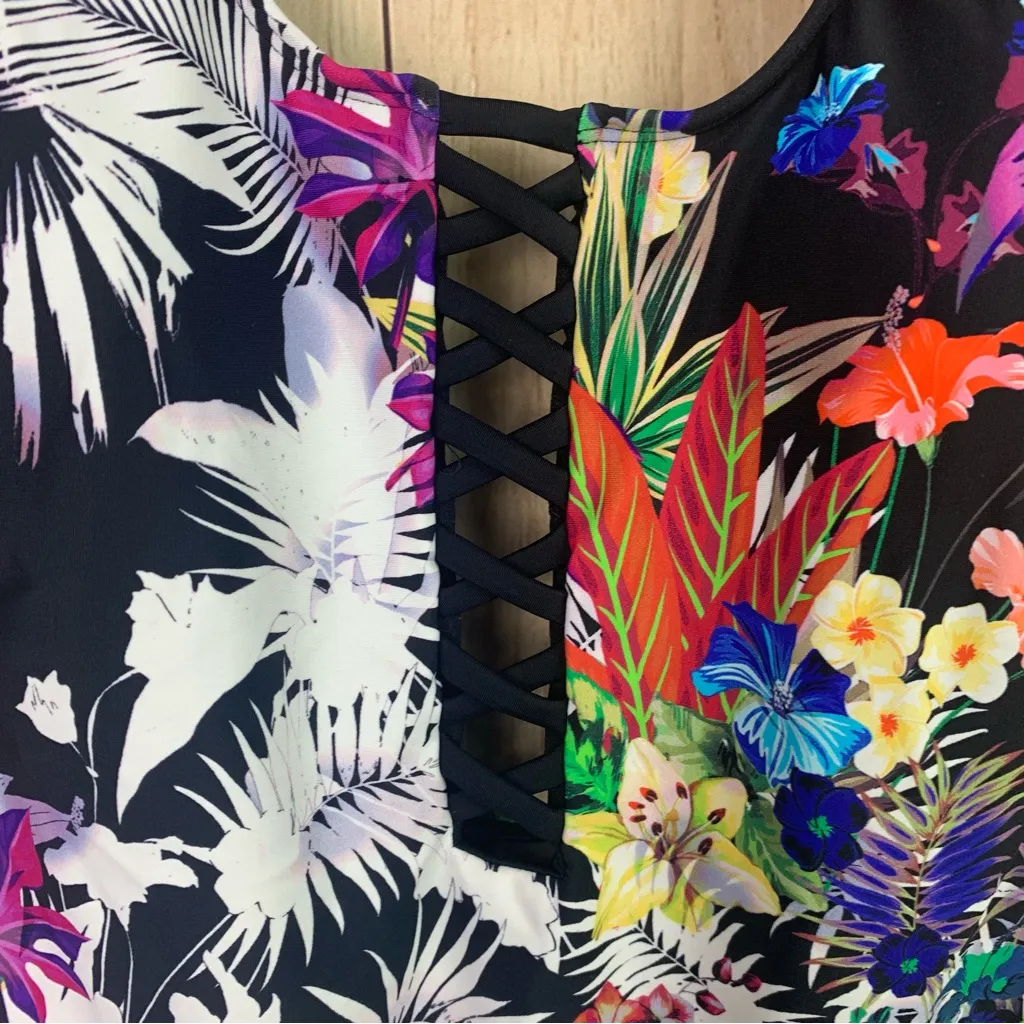 Coral‎ Tropics Floral Swimsuit Black Size L - Image 3