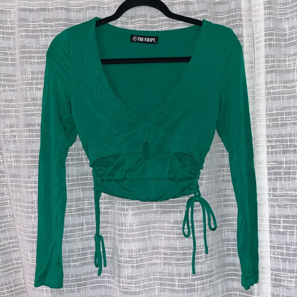 The Kript  Cropped Emerald Green Long Sleeve - Sz.M - Image 4